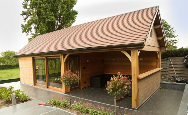 bijgebouw met overdekt terras