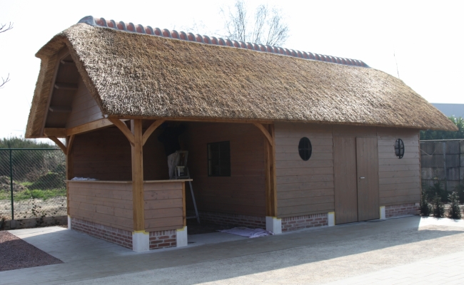 Tuinhuis cottage met rieten dak