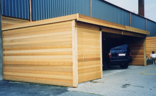 Moderne aangebouwde carport